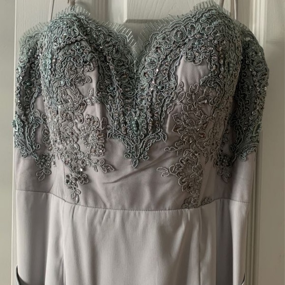 Stunning Portia and Scarlett Evening Dress - Picture 3 of 8